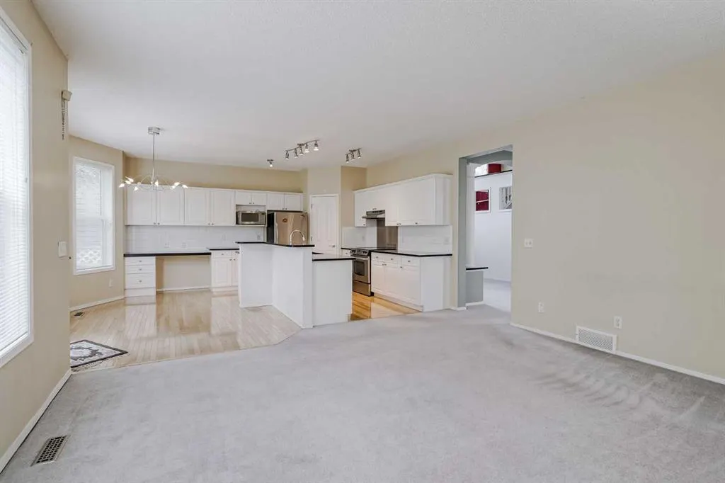 375 Douglas Glen Gardens SE