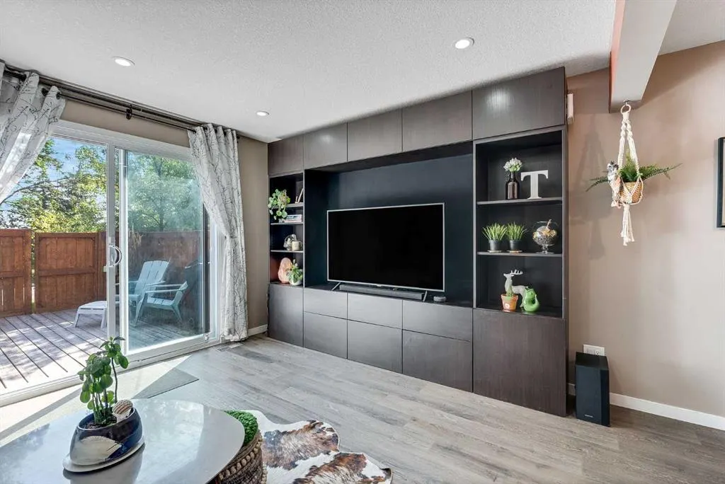 330 Canterbury Drive SW, #90