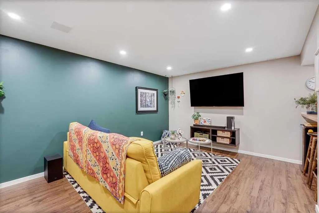 330 Canterbury Drive SW, #90