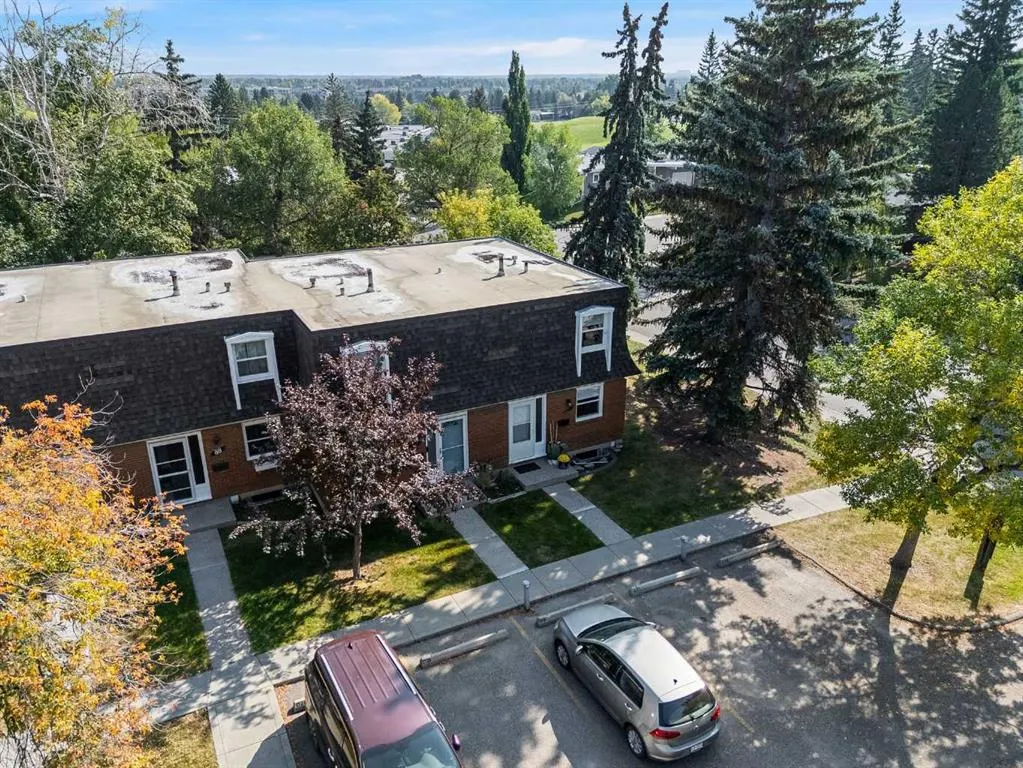 330 Canterbury Drive SW, #90