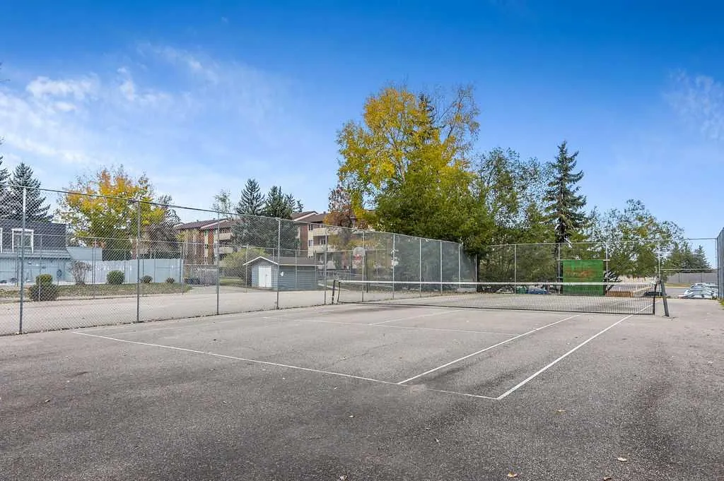 330 Canterbury Drive SW, #90
