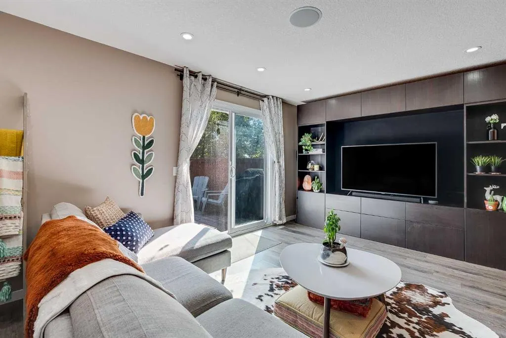 330 Canterbury Drive SW, #90