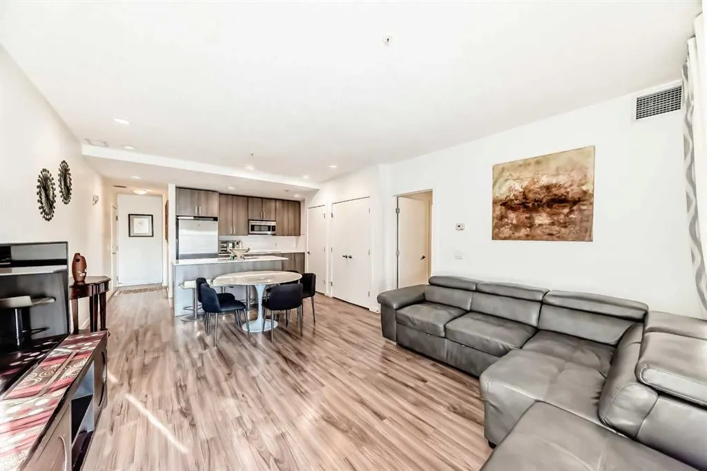 1629 38 Street SW, #202