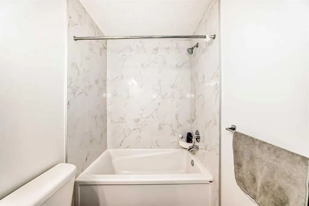 1629 38 Street SW, #202