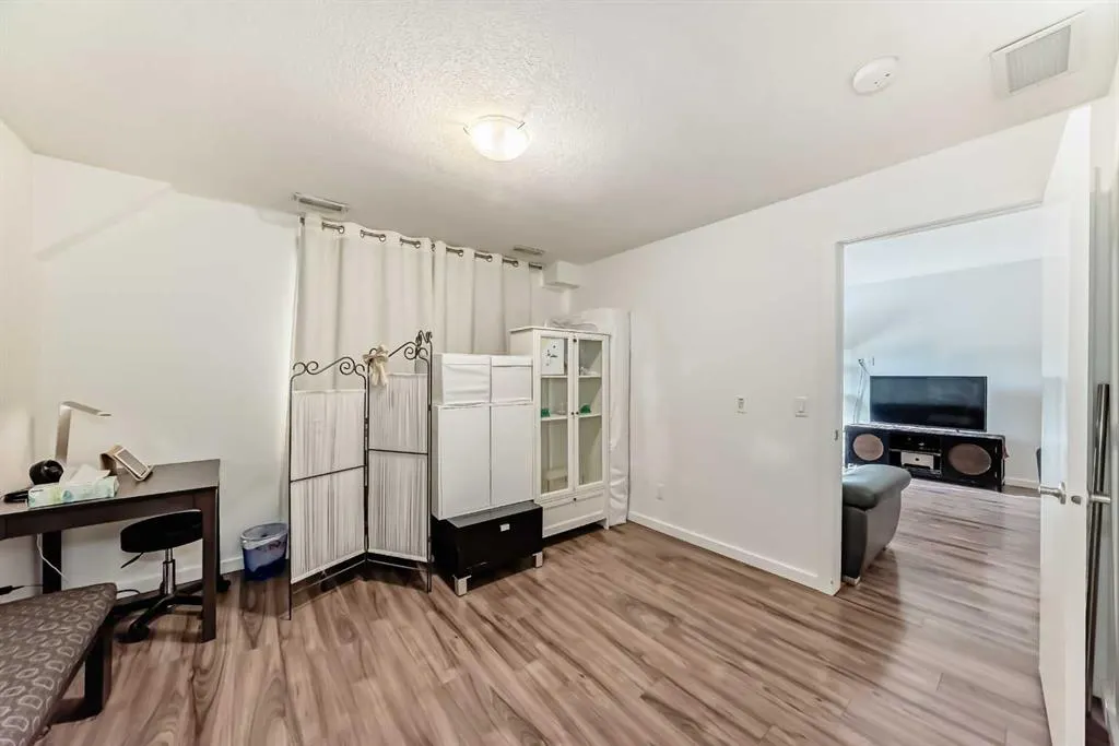 1629 38 Street SW, #202