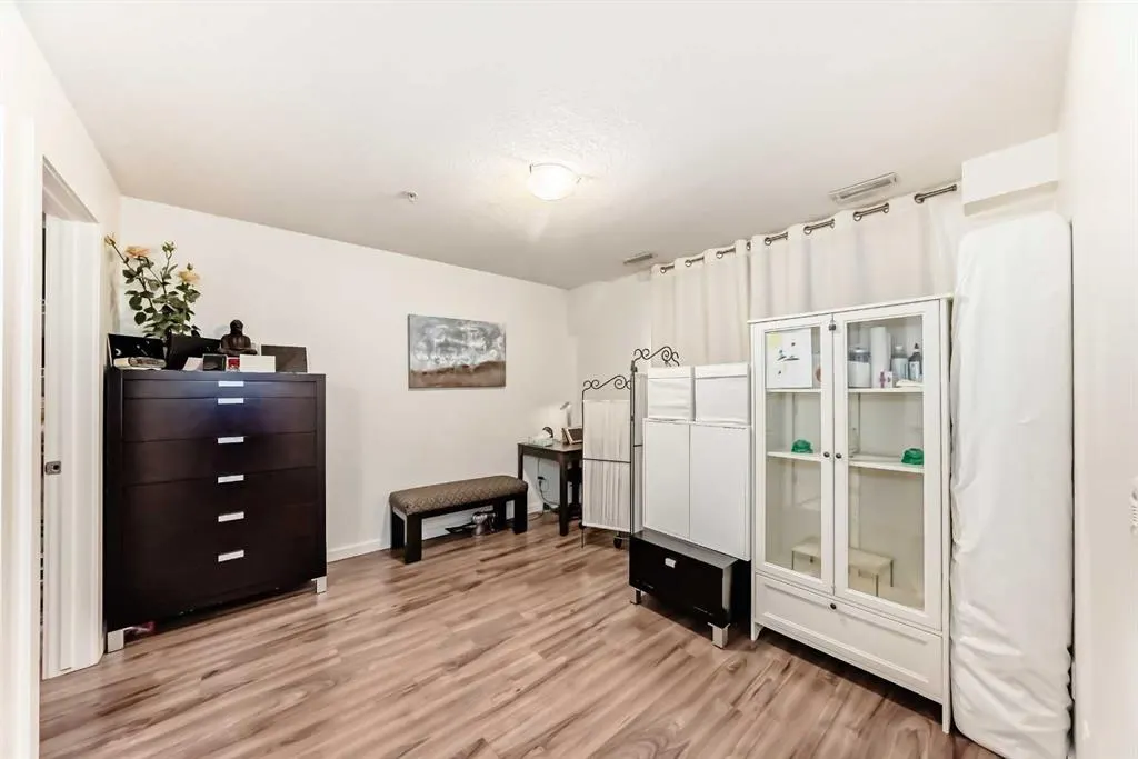 1629 38 Street SW, #202