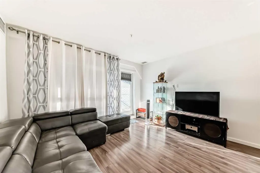 1629 38 Street SW, #202