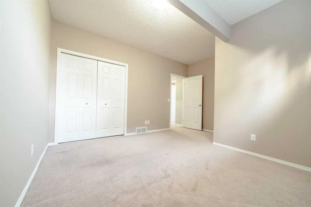 91 Cougartown Close SW