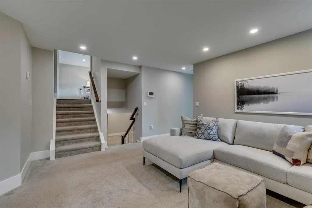 9 42 Street SW
