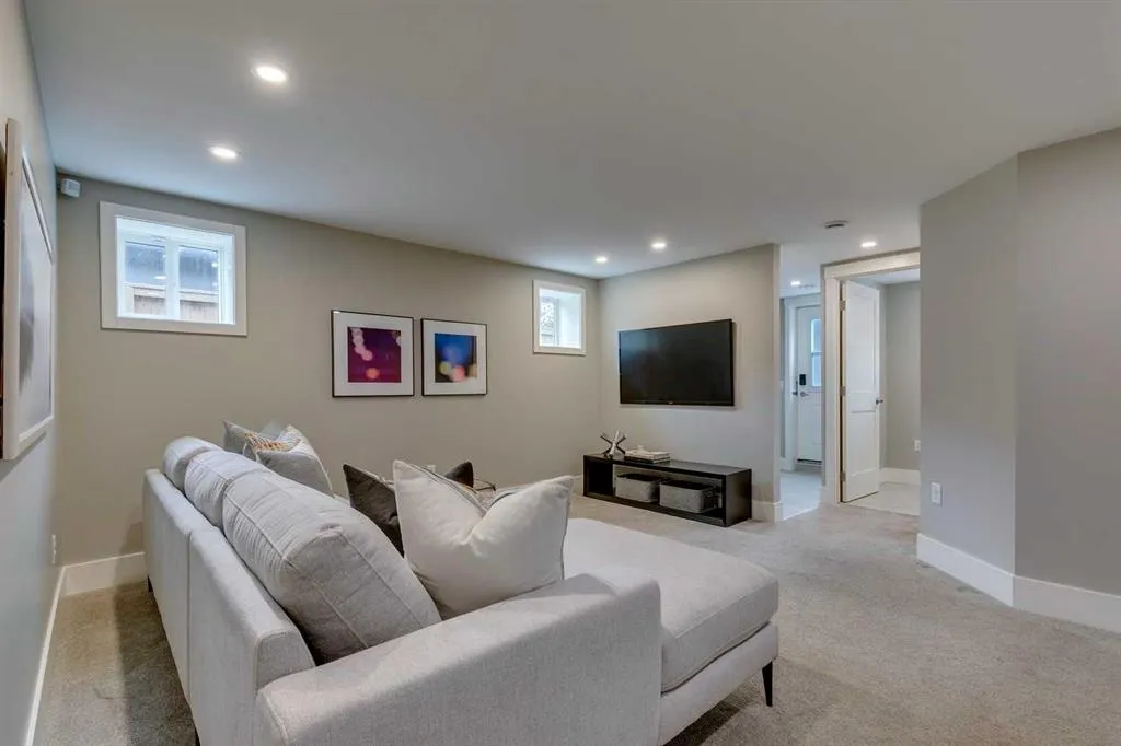 9 42 Street SW