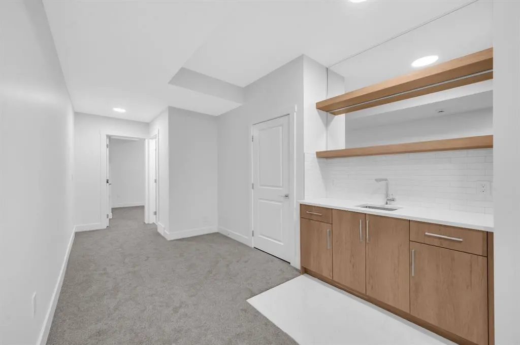 426 13 Avenue NE, #2