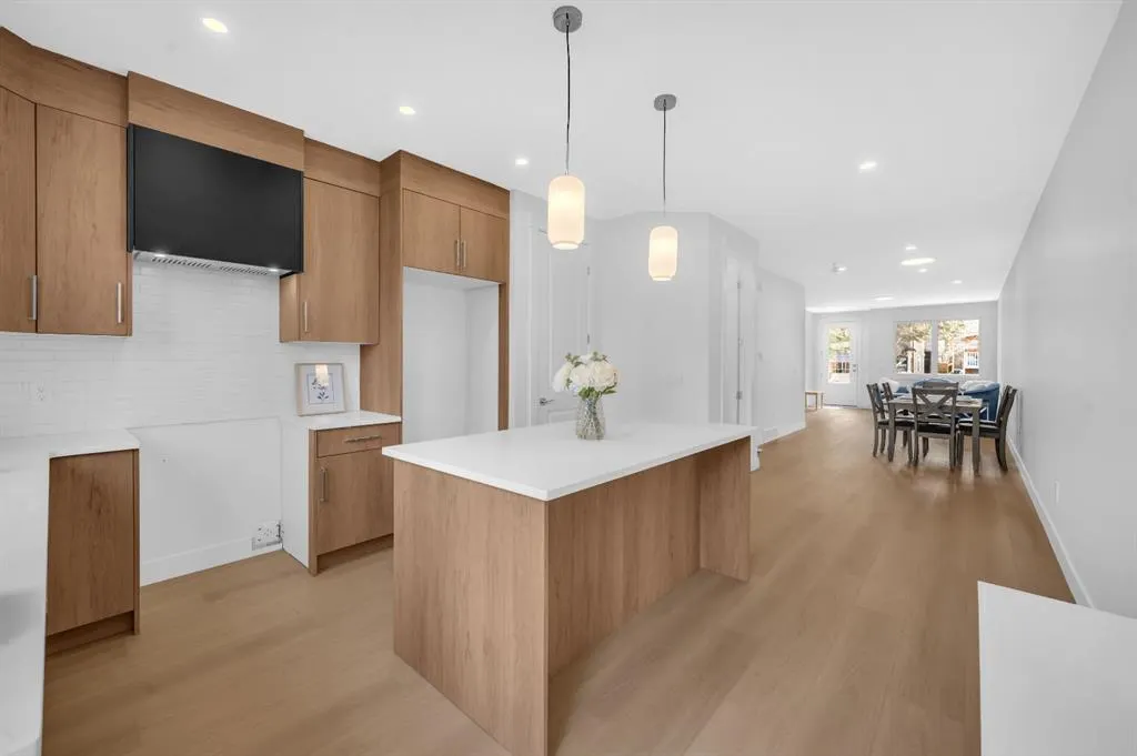 426 13 Avenue NE, #2