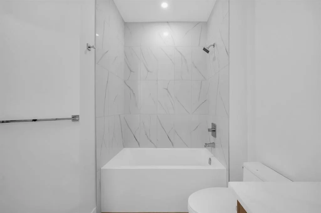 426 13 Avenue NE, #2