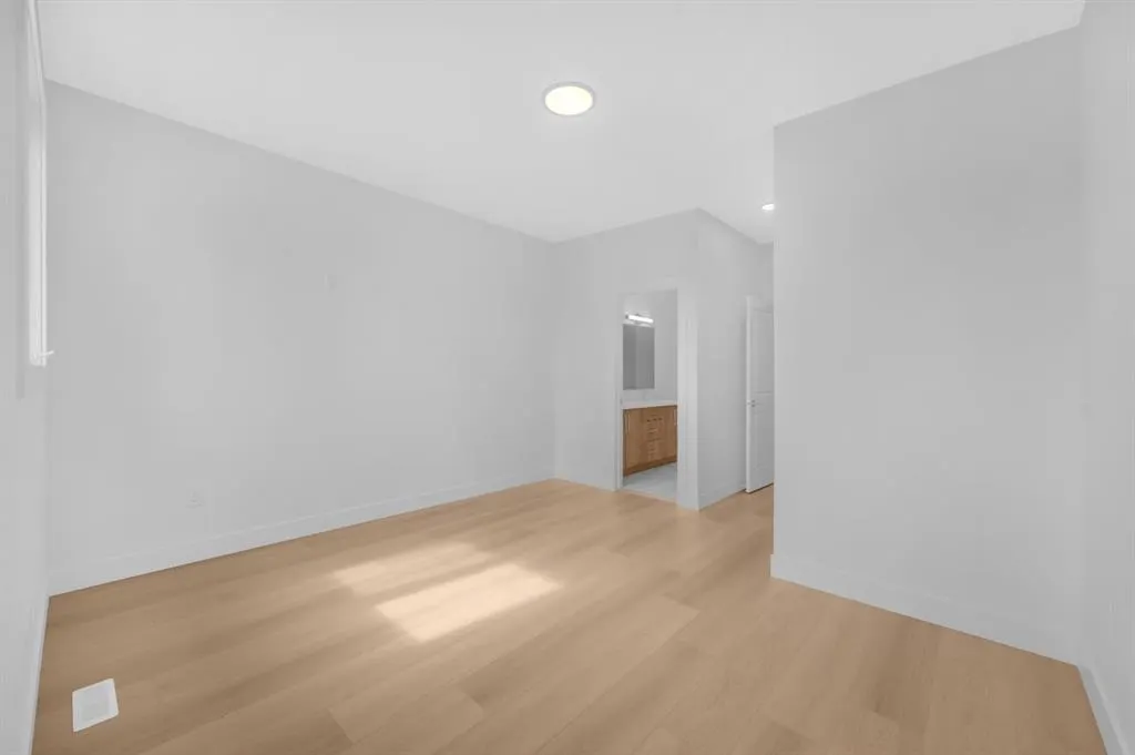 426 13 Avenue NE, #2