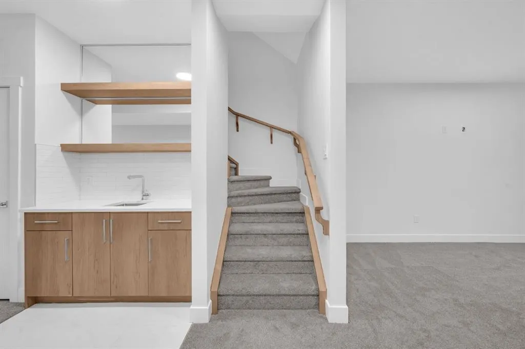 426 13 Avenue NE, #2