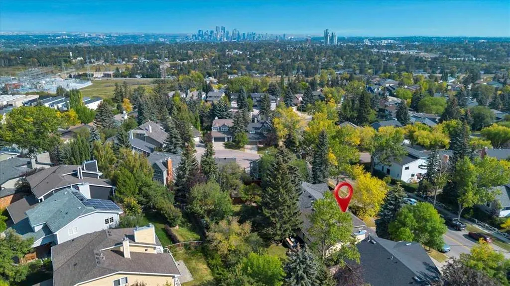 488 Strathcona Drive SW