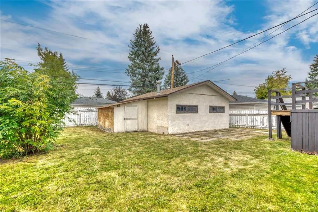 4307 Brisebois Drive NW