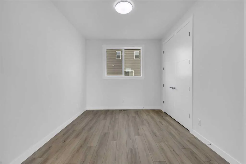 100 Corner Glen Manor NE