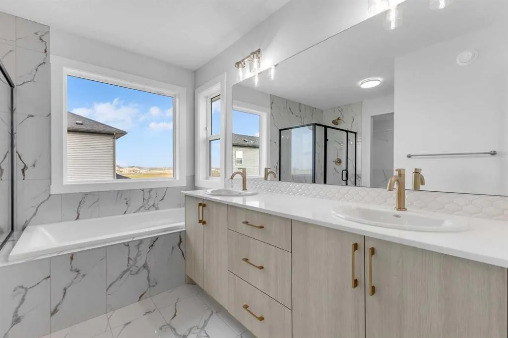 100 Corner Glen Manor NE