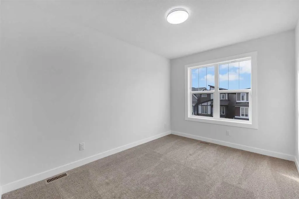 100 Corner Glen Manor NE