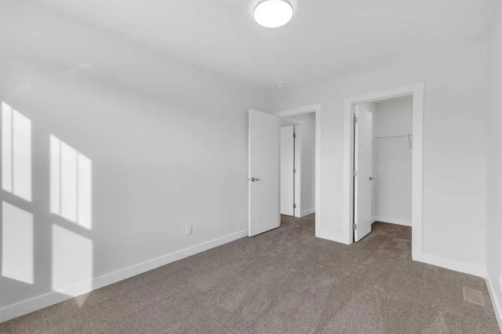 100 Corner Glen Manor NE
