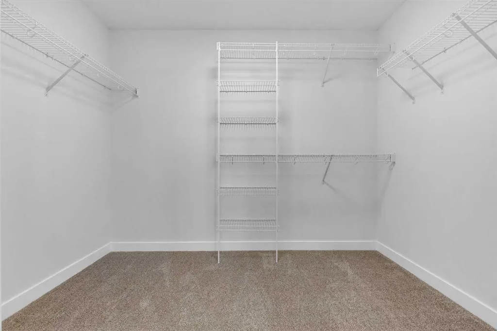 100 Corner Glen Manor NE