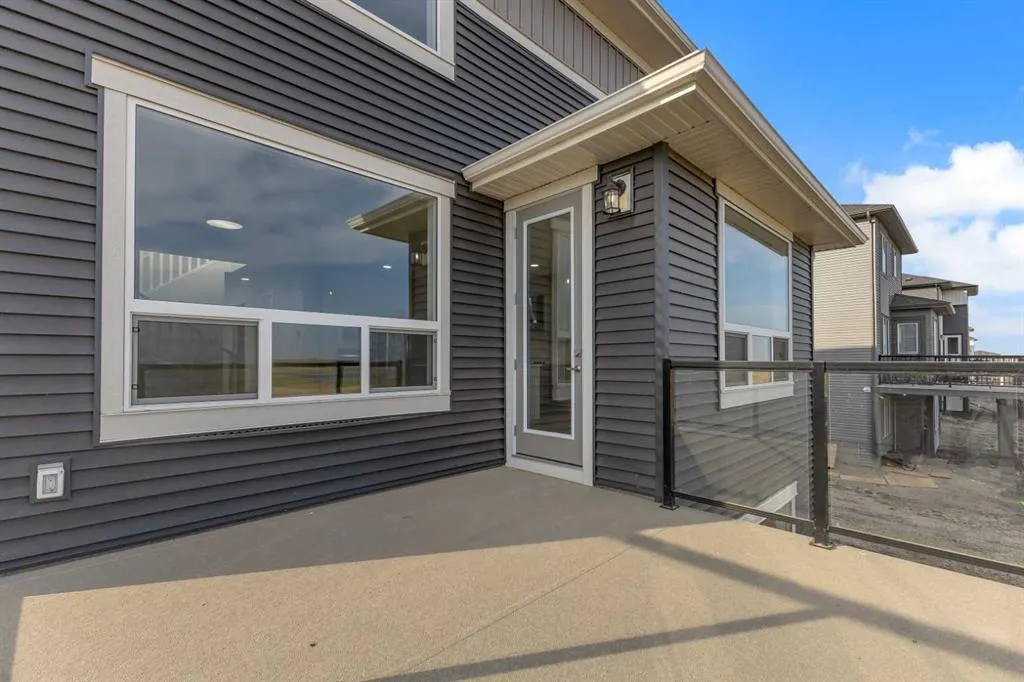 100 Corner Glen Manor NE