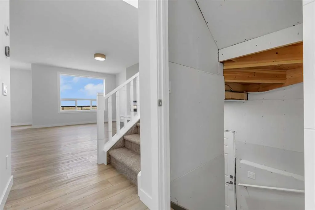 100 Corner Glen Manor NE