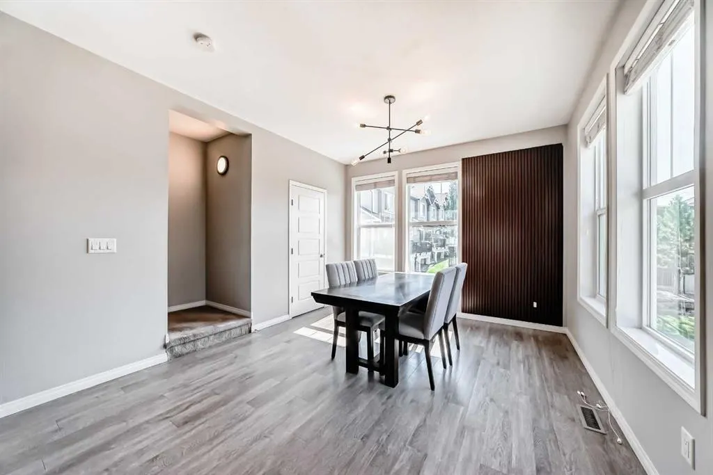 280 Williamstown Close NW, #706
