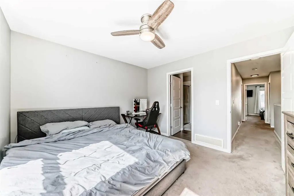 280 Williamstown Close NW, #706