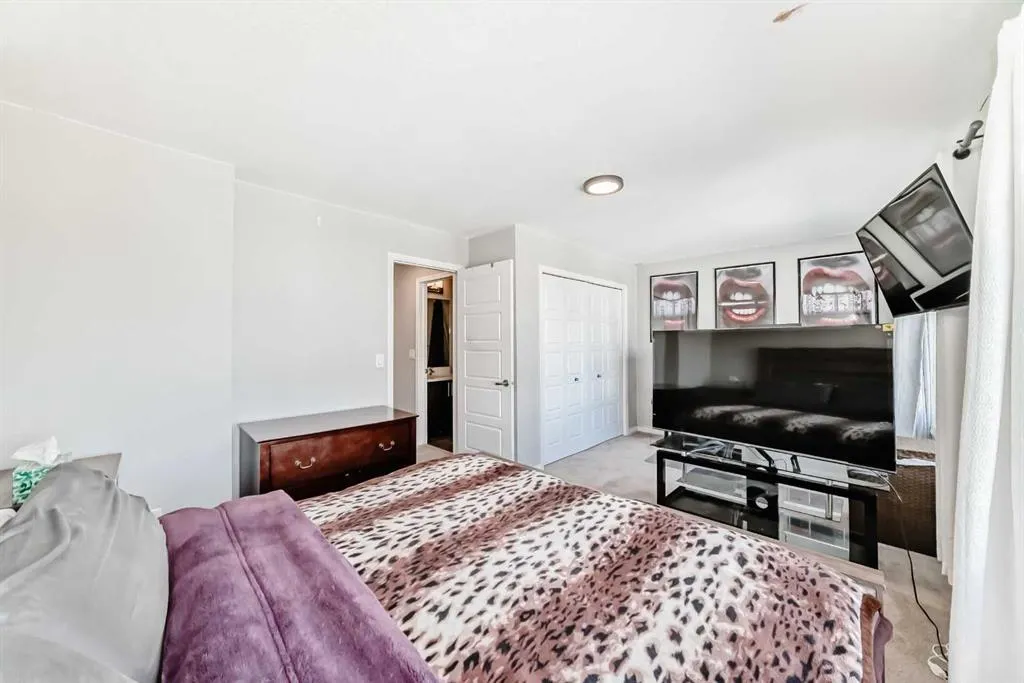 280 Williamstown Close NW, #706