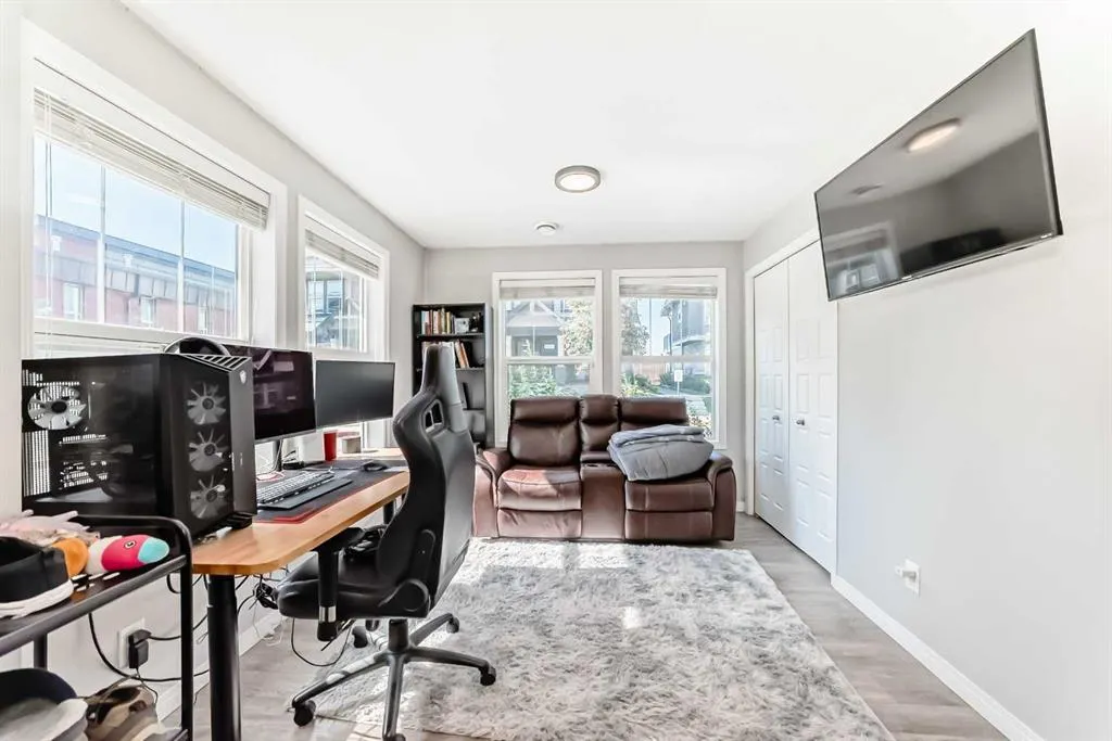 280 Williamstown Close NW, #706