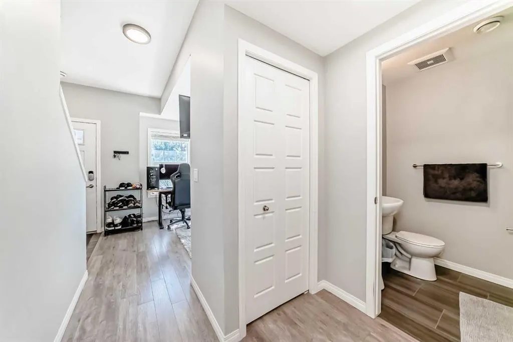 280 Williamstown Close NW, #706