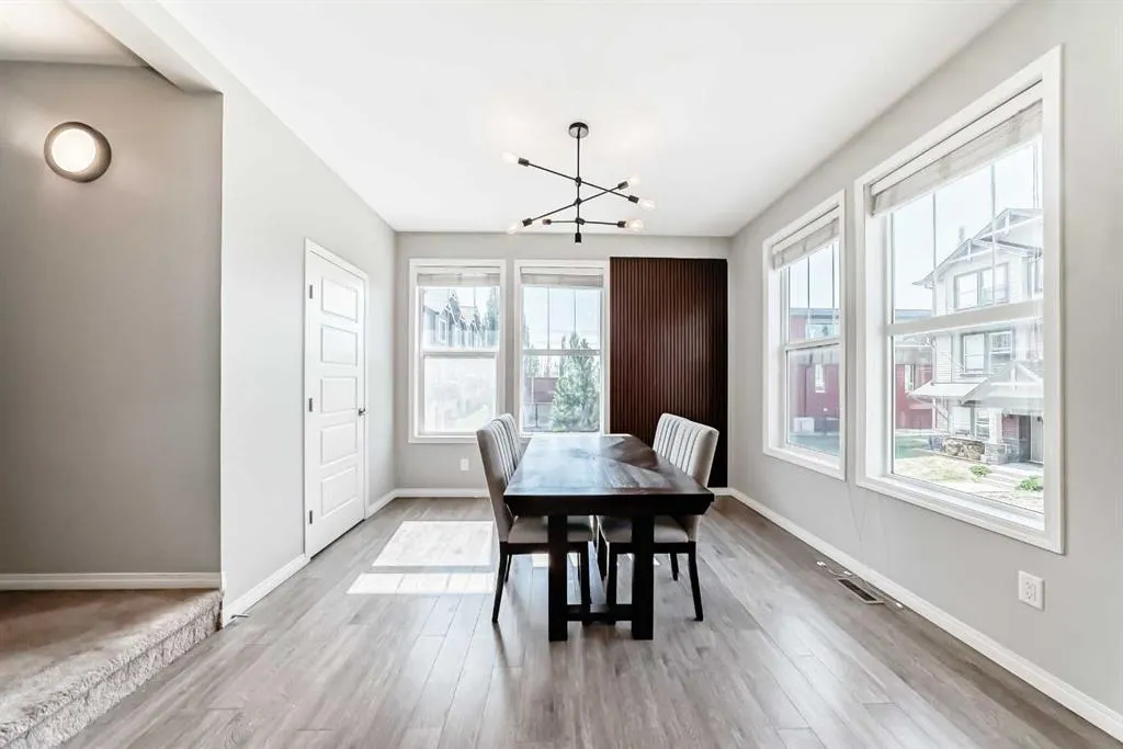 280 Williamstown Close NW, #706