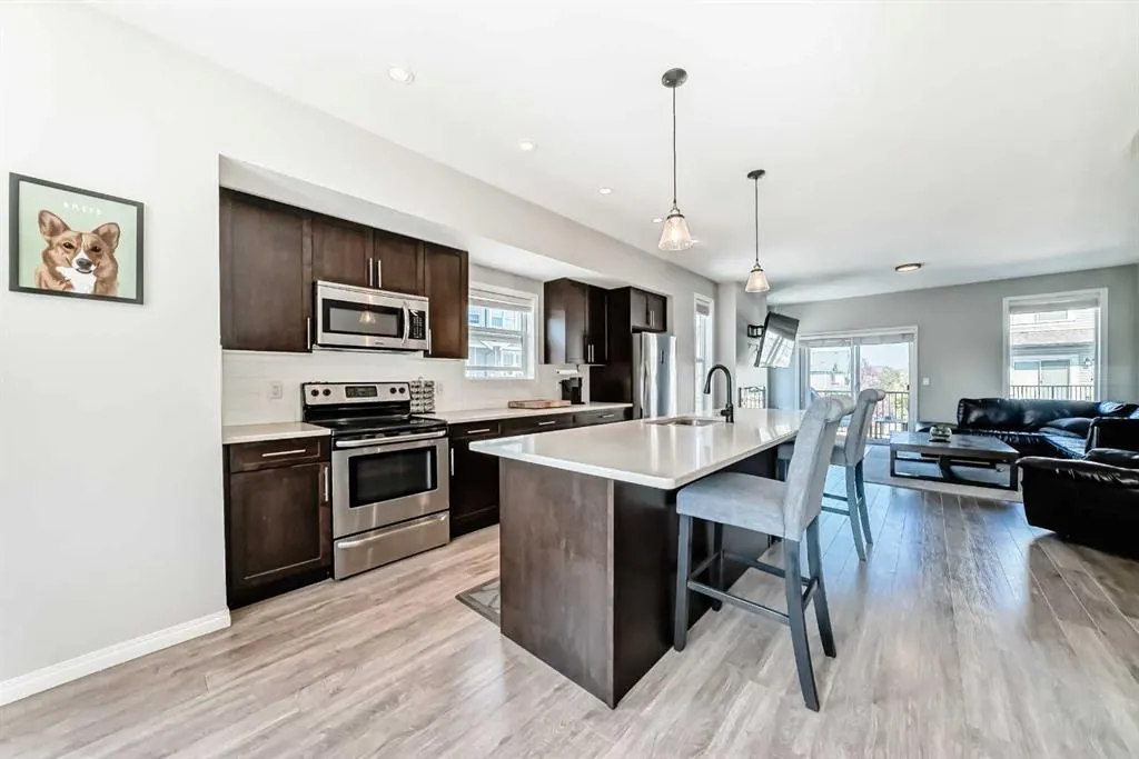 280 Williamstown Close NW, #706