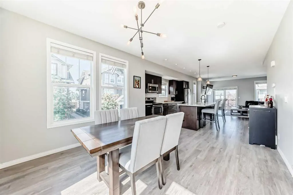 280 Williamstown Close NW, #706