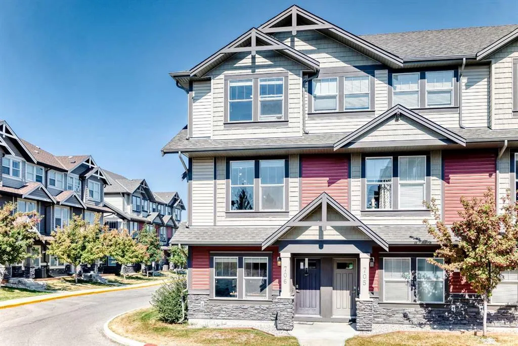 280 Williamstown Close NW, #706