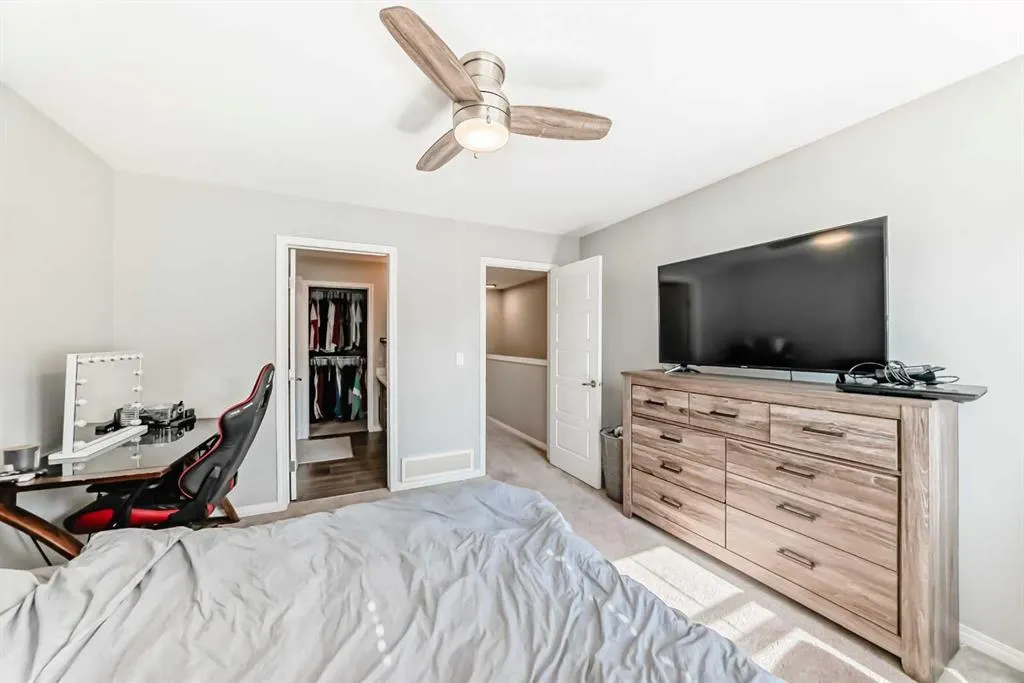 280 Williamstown Close NW, #706