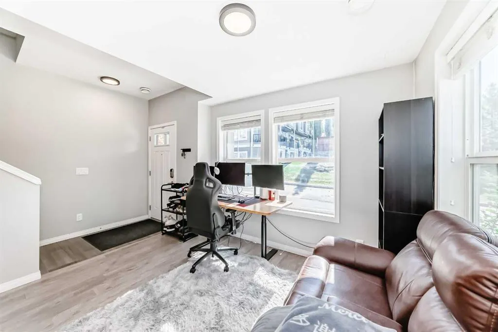 280 Williamstown Close NW, #706