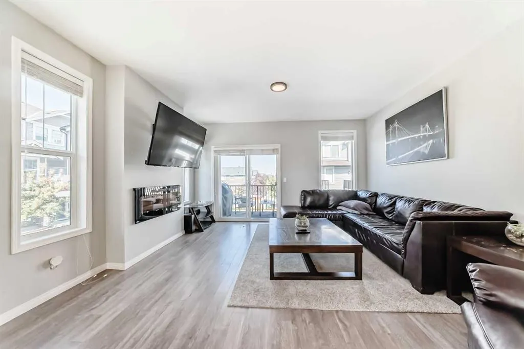 280 Williamstown Close NW, #706
