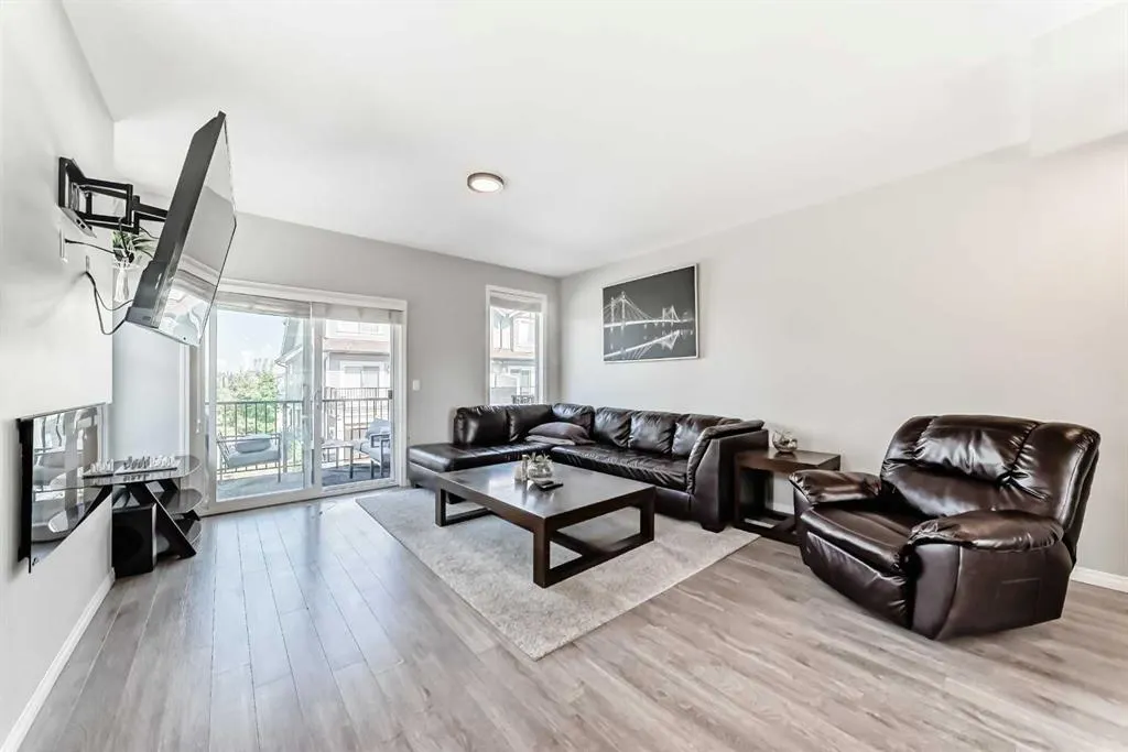 280 Williamstown Close NW, #706