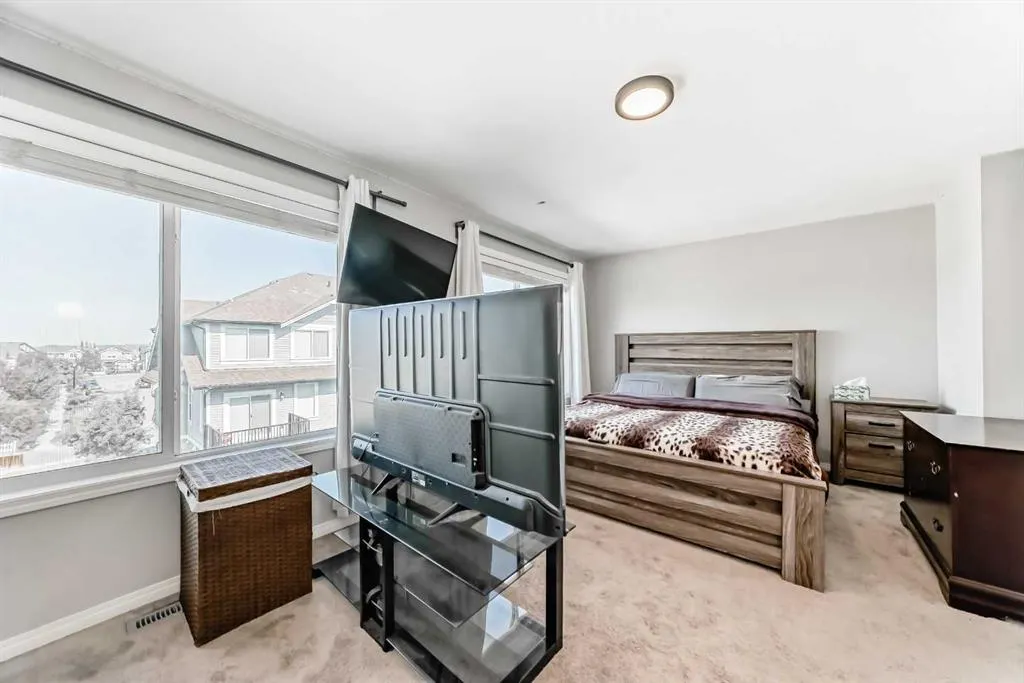 280 Williamstown Close NW, #706