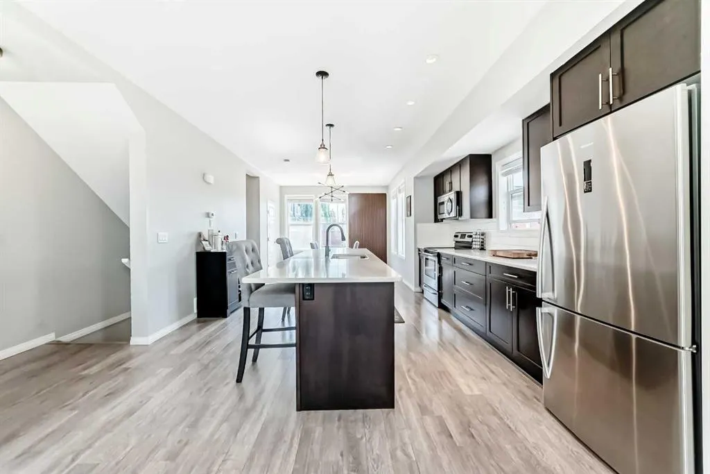 280 Williamstown Close NW, #706