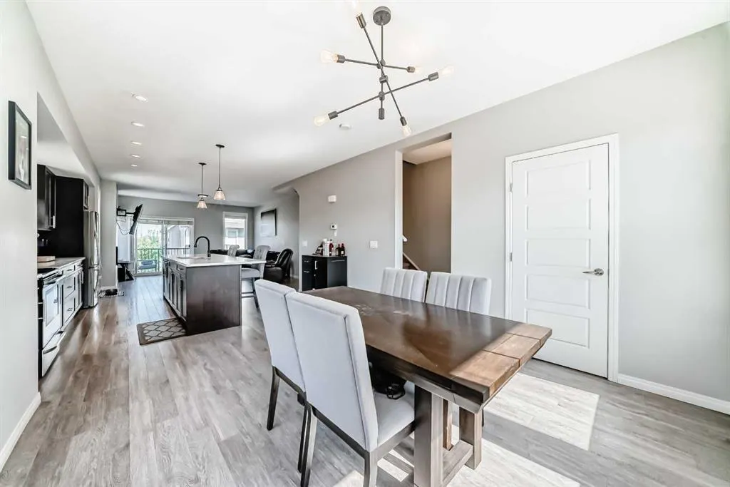 280 Williamstown Close NW, #706