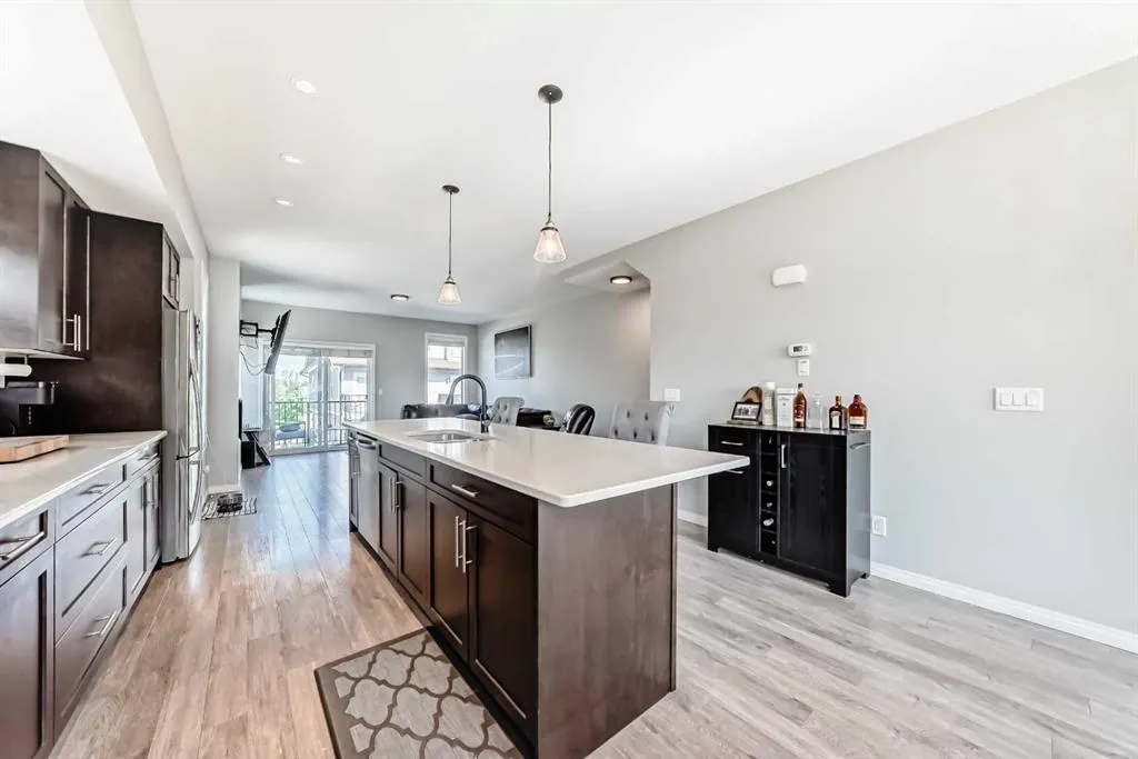 280 Williamstown Close NW, #706