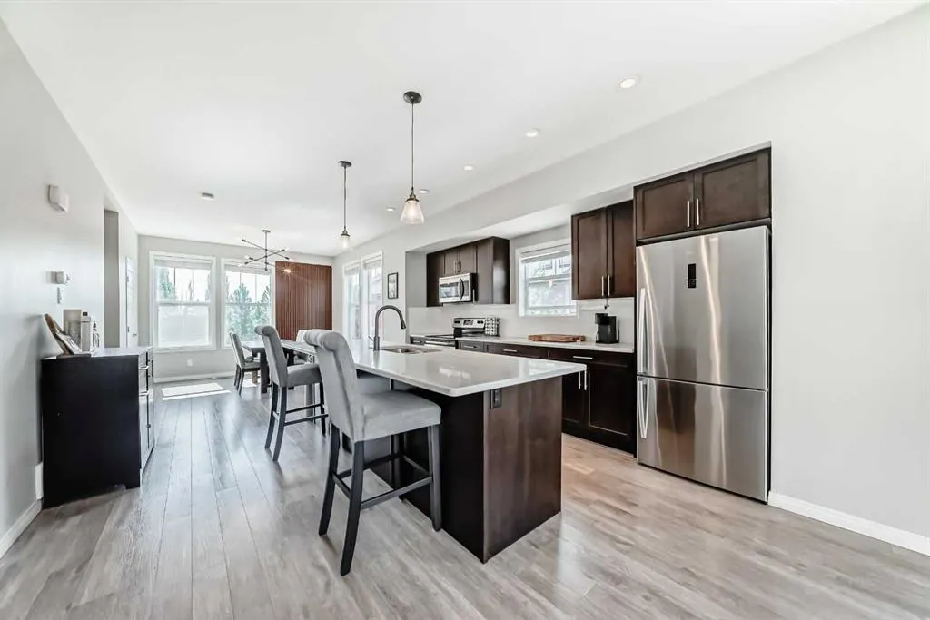 280 Williamstown Close NW, #706