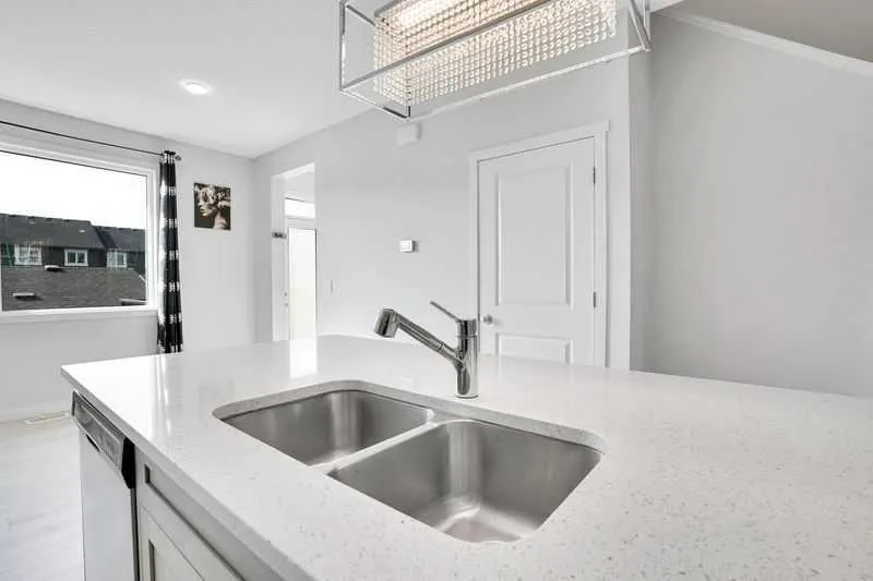 143 HIGHVIEW Gate SE