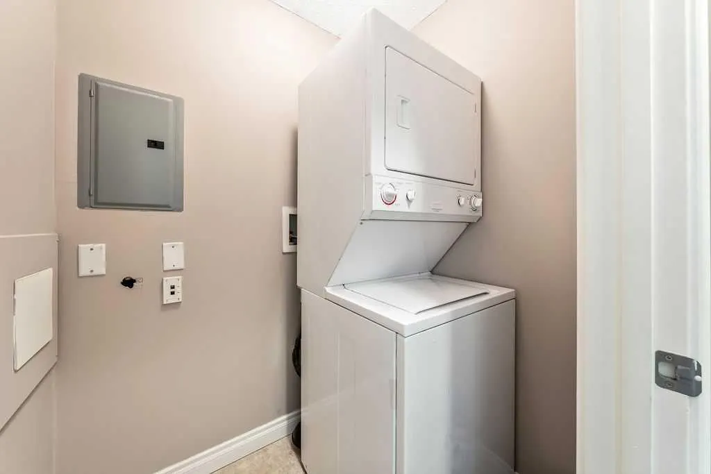 532 5 Avenue NE, #105