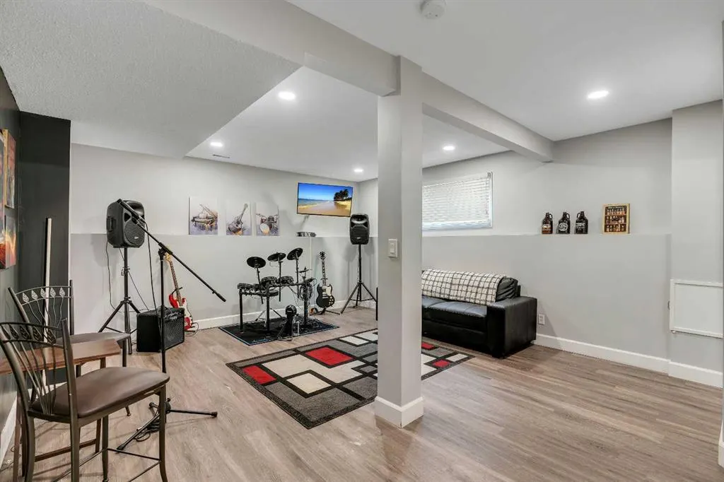415 Midridge Drive SE