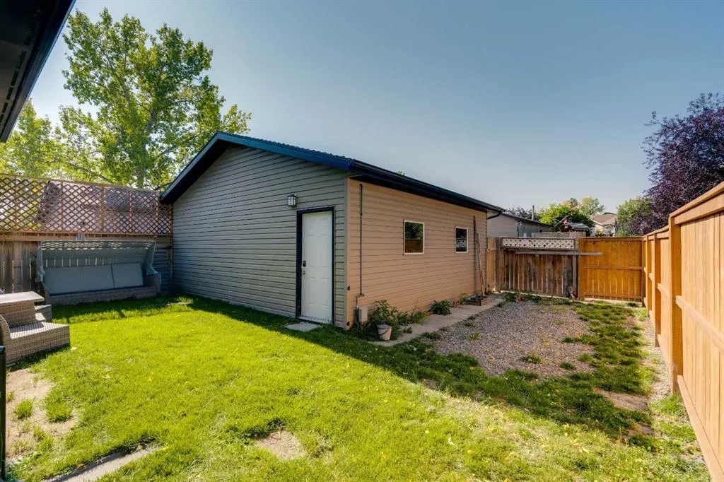 415 Midridge Drive SE